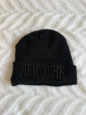 Black 'NEW YORK' Embroidered Beanie